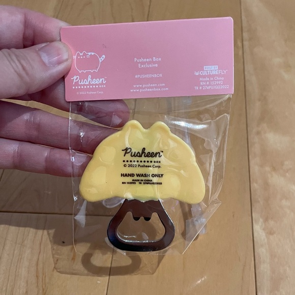 New croissant Pusheen bottle opener - Picture 4 of 4